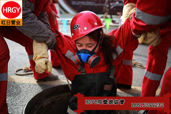 清理鋼帶增強PE螺旋波紋管后上井